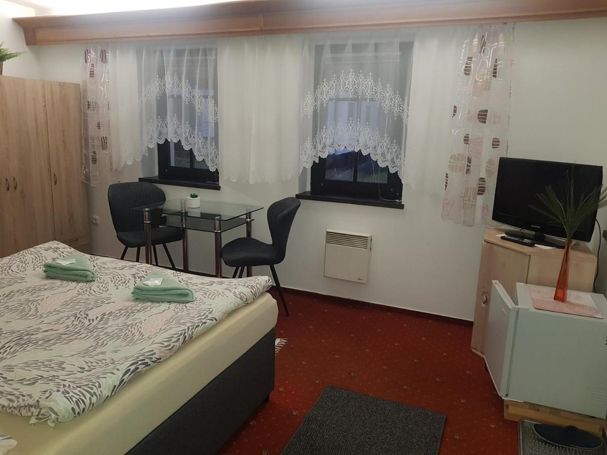Hotel U Kralovny Dagmar à Karlštejn Extérieur photo